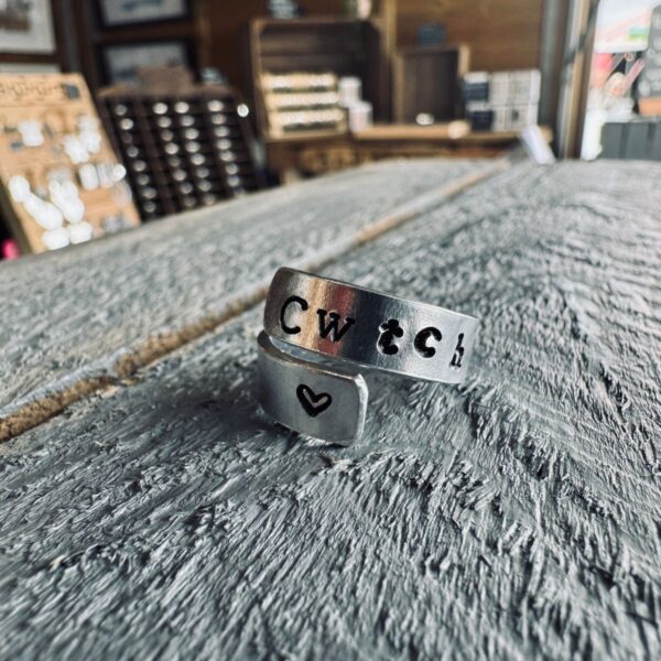 Cwtch Wrap Ring